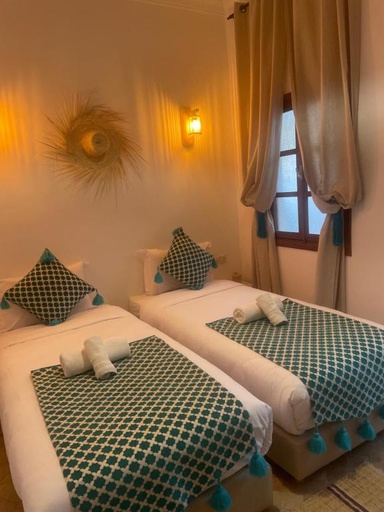 Chambre Lits Jumeaux - Vue sur Piscine - Chambre Lits Jumeaux - Vue sur Piscine